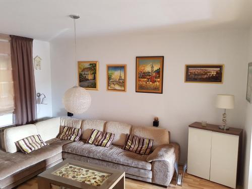 Zona d'estar a A&T Apartment