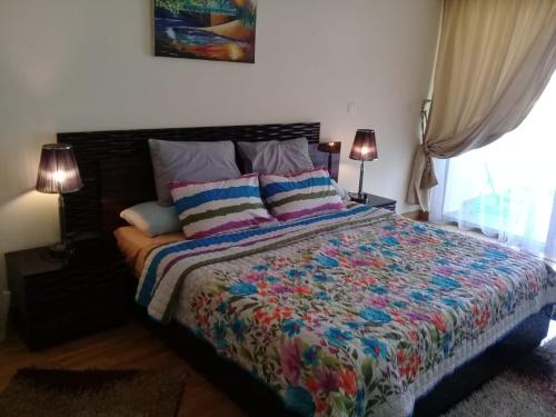Postel nebo postele na pokoji v ubytování أجنحة ابراج سان استفانو