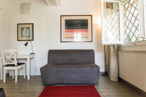 a living room with a couch and a desk at Country Resort Modena in Modena