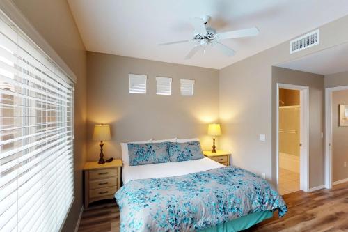 Säng eller sängar i ett rum på Vistoso Resort Casitas #157