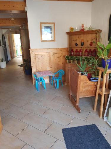 a room with a table and some chairs and a table at Fraenkischer Hof in Zeitlofs