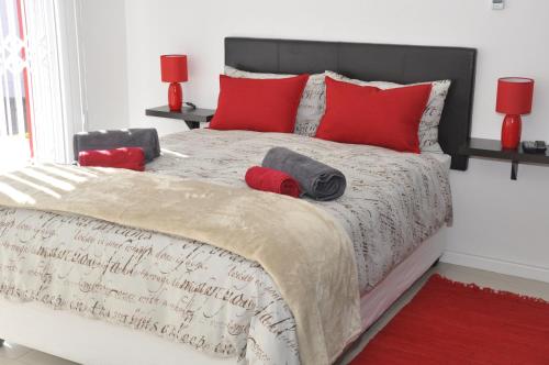 Кровать или кровати в номере surrey b&b