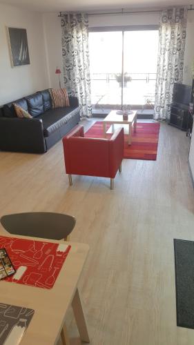 a living room with a couch and a table at Appartement Alouette France in Pessac