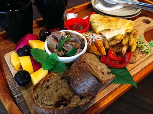 a tray of food with bread and vegetables on a table at Touchai Life Guest House in Taitung City