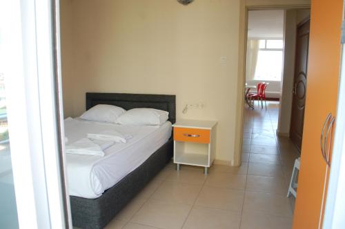 Кровать или кровати в номере Hakan Apart Otel