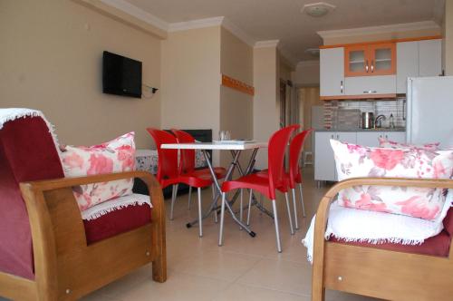 Η κουζίνα ή μικρή κουζίνα στο Hakan Apart Otel