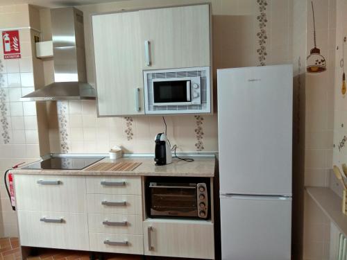 A kitchen or kitchenette at Apartamento Isabel