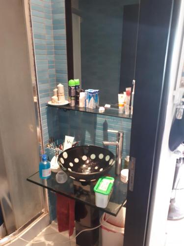 a bathroom with a black sink in a bathroom at Résidence Dreamland in Sidi Rahal
