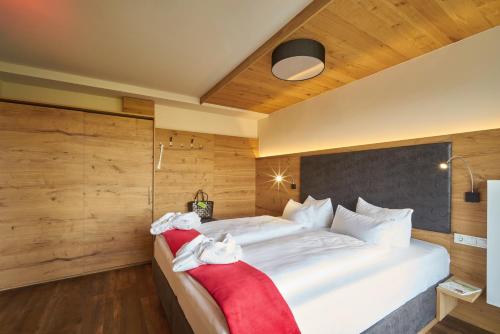 Кровать или кровати в номере Wellnesshotel Zum Koch