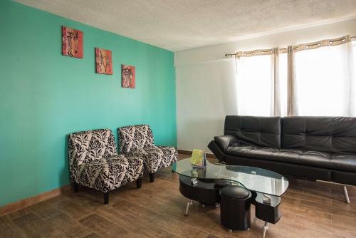 Emerald One Bedroom Suite At Turtle Towersにあるシーティングエリア