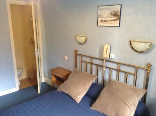 Postel nebo postele na pokoji v ubytování Logis Terrasse Hôtel