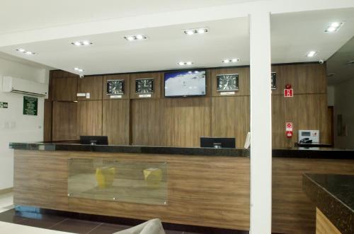 Μια τηλεόραση ή/και κέντρο ψυχαγωγίας στο Stop Inn Plus Pampulha