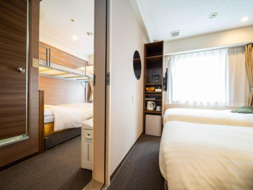 Poschodová posteľ alebo postele v izbe v ubytovaní Super Hotel Lohas Kumamoto Natural Hot Springs