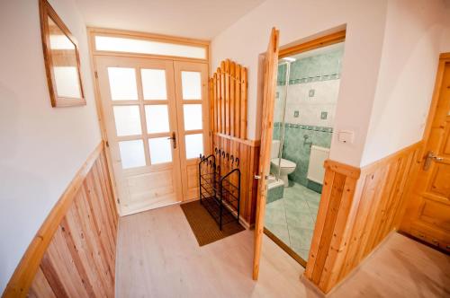 a bathroom with a walk in shower and a sink at Wynajem Pokoi ,,Góry Tatry Wypoczynek "Paweł Kuczyński in Czarna Góra