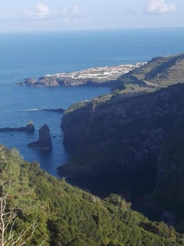a view of the ocean from the top of a mountain at Casa vicente in Santa Cruz das Flores