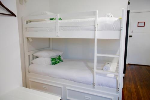Postel nebo postele na pokoji v ubytování Tea Gardens Hotel