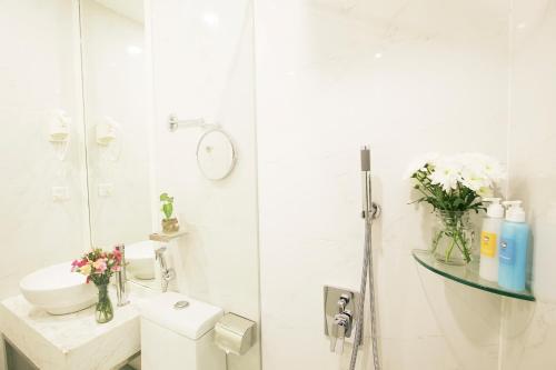 Bilik mandi di Palmier Hotel - Art House Da Nang