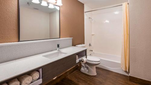 Imagen de la galería de SureStay Hotel by Best Western Brownsville, en Brownsville