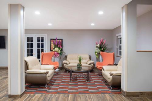 Un lugar para sentarse en Microtel Inn & Suites by Wyndham Springfield