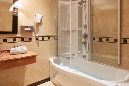 a bathroom with a tub and a shower and a sink at Allegroitalia San Gallo Firenze in Florence