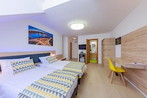 Posteľ alebo postele v izbe v ubytovaní Christina Residence