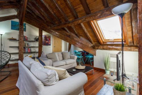 Rustic 5 Bedroom Atic, La Latina (Centre Madrid)