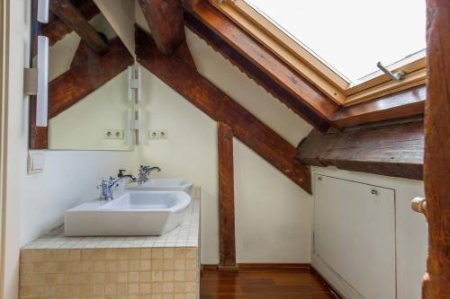 Rustic 5 Bedroom Atic, La Latina (Centre Madrid)