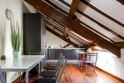 Rustic 5 Bedroom Atic, La Latina (Centre Madrid)
