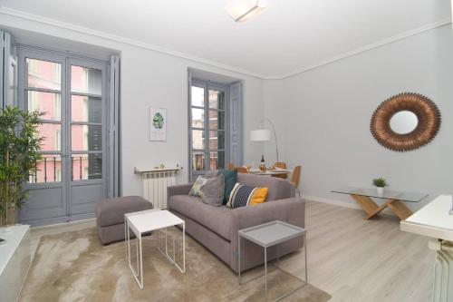 Bright Apartment in La Latina by Batuecas