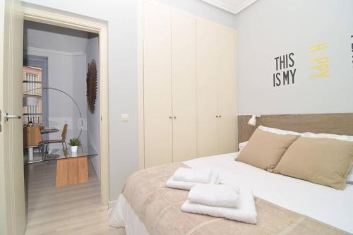Bright Apartment in La Latina by Batuecas