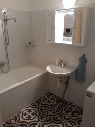 Eszterlánc Apartman Eger 3300 Eger, Egészségház utca 27/a/2 3/2 kép - 3