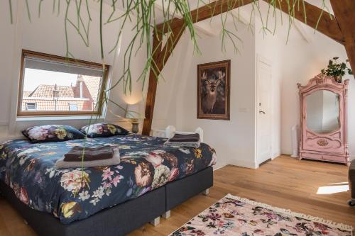 Ein Bett oder Betten in einem Zimmer der Unterkunft De zeeuwse Suites