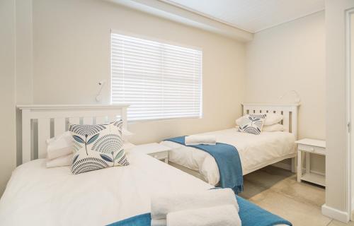 Säng eller sängar i ett rum på Fork West Holiday Apartments