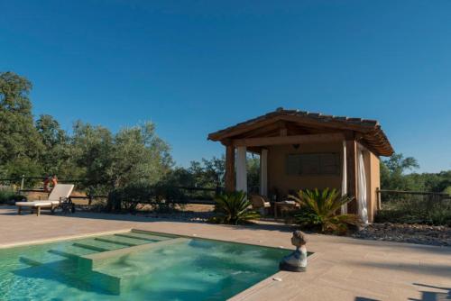 a swimming pool in front of a house at CR La CASONA de VALFRIO - Alquiler completo in Cuacos de Yuste