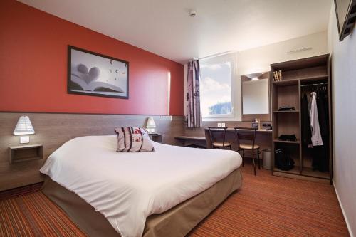 Postel nebo postele na pokoji v ubytování Ace Hotel Bourges