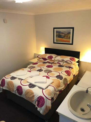 Ένα ή περισσότερα κρεβάτια σε δωμάτιο στο Austins Guest House