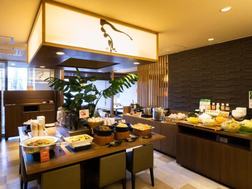 a restaurant with a buffet line with food at Natural Hot Spring SUPER HOTEL Kumamoto Chamber of Commerce in Kumamoto