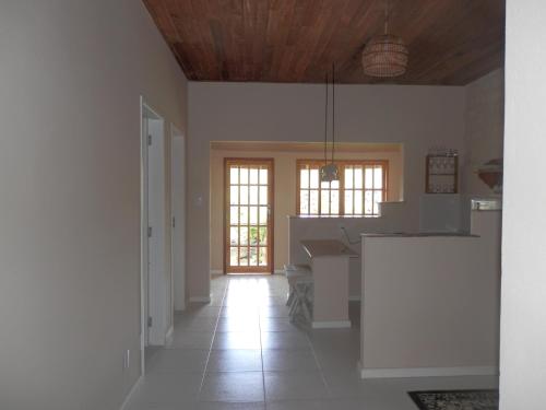 a kitchen with white walls and a wooden ceiling at Pousada Pedras de Igatu in Igatu