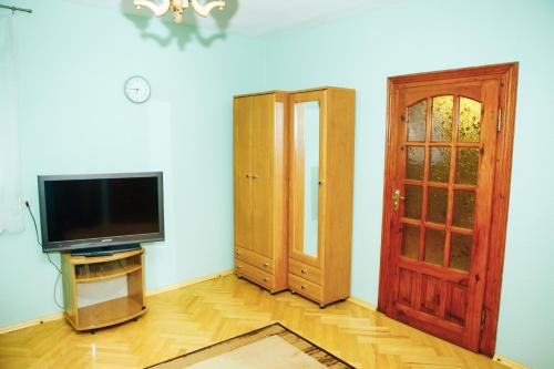 a living room with a television and a door at Rawa in Rava-Rusʼka