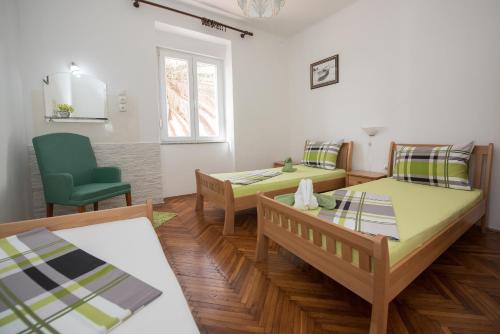 Postel nebo postele na pokoji v ubytování Apartments Smoky M
