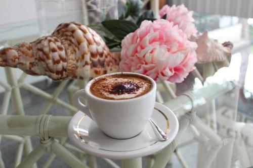 Set per la preparazione di tè e caffè presso Hotel Pinocchio