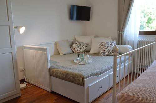 a bed in a room with a couch with a table at B&B Cyparus in Venarotta