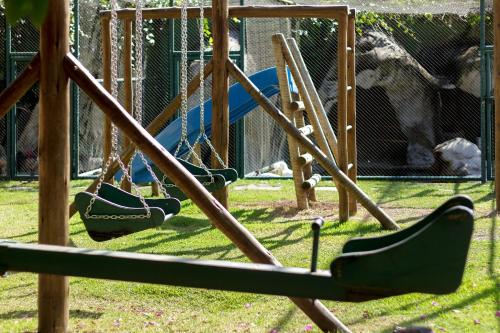 a group of swings in a playground at Pousada Cantagalo in Itaipava