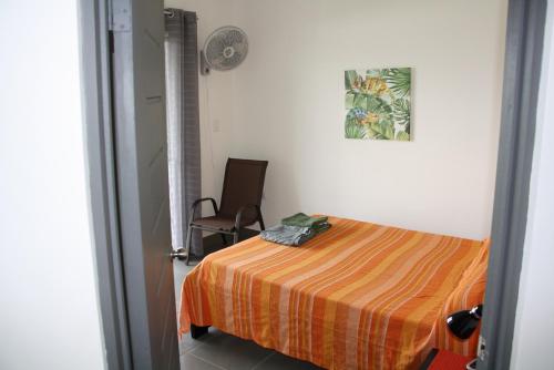 Katil atau katil-katil dalam bilik di Apartamentos La Alborada Airport SJO
