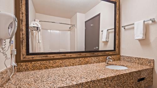 Imagen de la galería de Best Western Woodburn Inn, en Woodburn