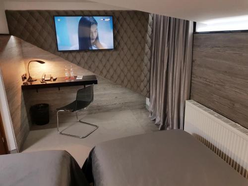 Телевизор и/или развлекательный центр в Hotel Fado