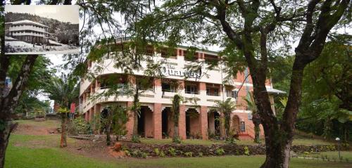 Jardín al aire libre en Babinda Quarters