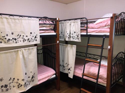 Postel nebo postele na pokoji v ubytování HappyCloset&WasamonHostel