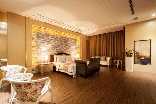 a hotel room with a bed and a brick wall at Ouwei Motel in Tainan