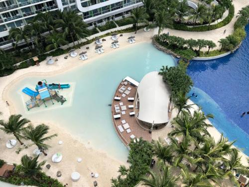 Azure Peaceful and Beachy Staycation